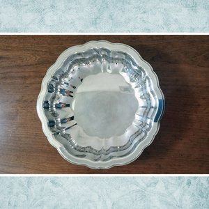 Oneida Silver 9.5" Chippendale Round Vegetable Bowl